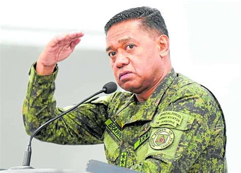AFP chief orders troops to wear PH flag badge while in uniform.